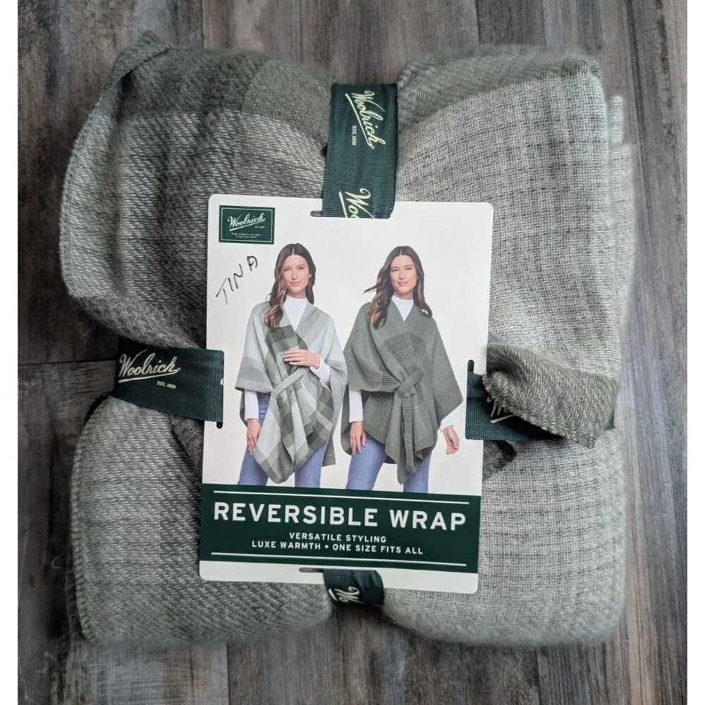 NEW Woolrich Women's Reversible Wrap Luxe Styling, One Size Fits All Green Plaid